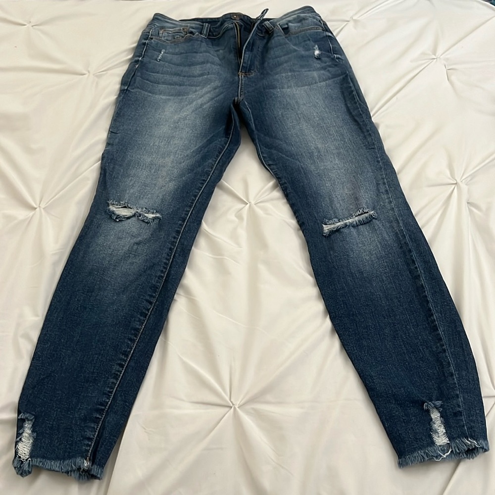 Forever 21 Distressed Stretch Skinny Jeans - frayed hem